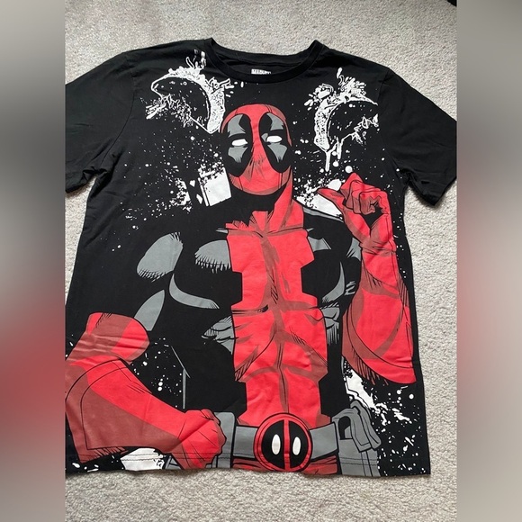 MARVEL DEADPOOL Black Red Graphic T Shirt in Medium - Picture 2 of 8